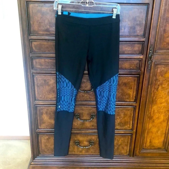 Under Armour Pants - UNDER Armour Woman’s blue and black leggings